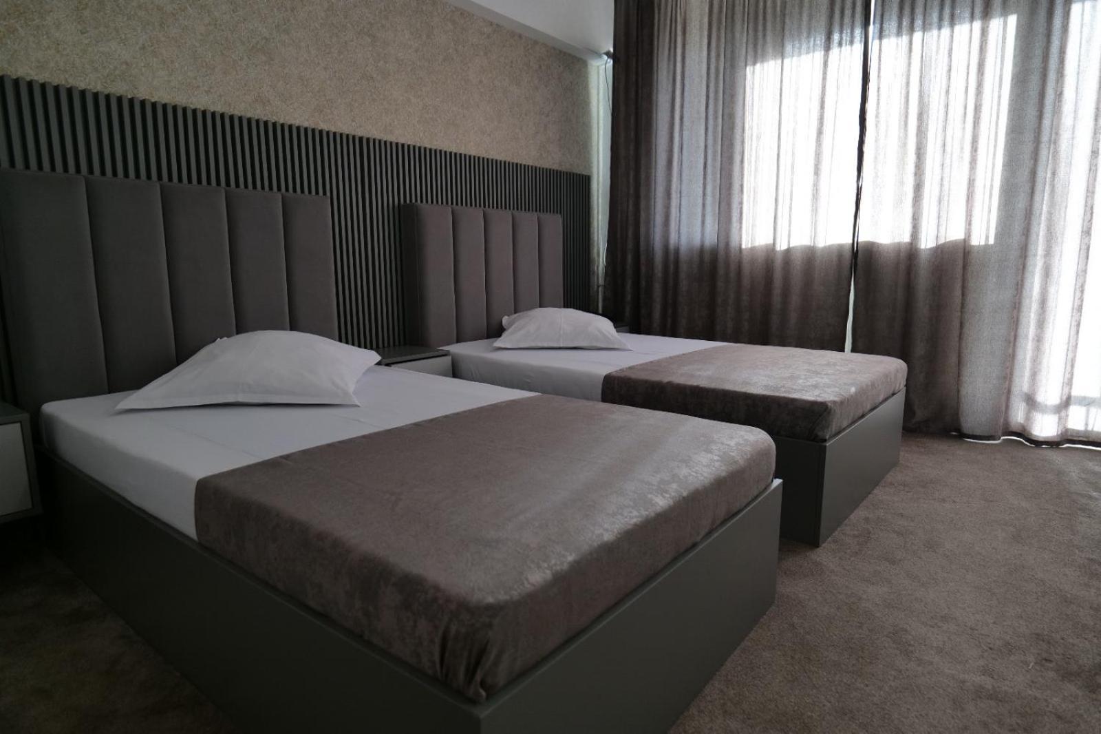 Hotel Parc Craiova Exterior foto